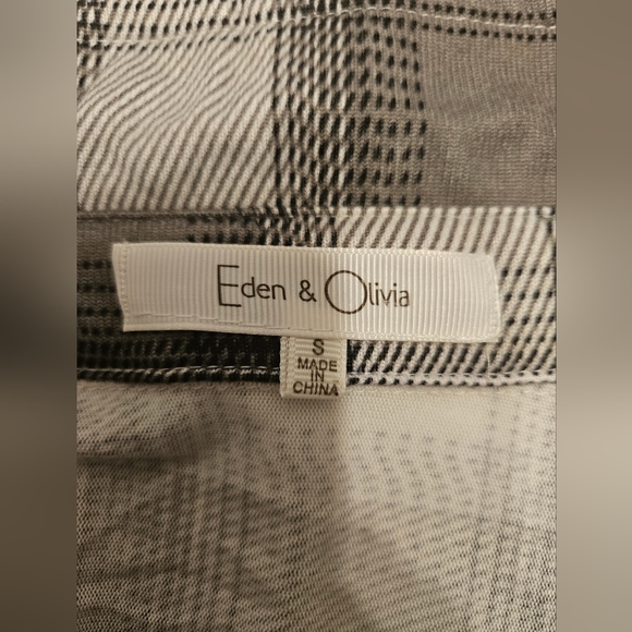 Eden & Olivia Ivory/Grey Plaid Button Shirt Small NWT - Picture 3 of 4